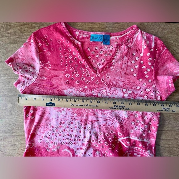 TeeCo Large (Junior) V-neck Tee Pink Y2K-Inspired Paisley GUC - Picture 4 of 6
